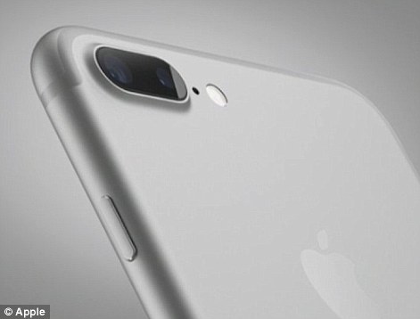 3806EF2000000578-3778252-However_the_larger_iPhone_7_plus_now_has_two_lenses_a_wide_angle-m-31_1473281549619