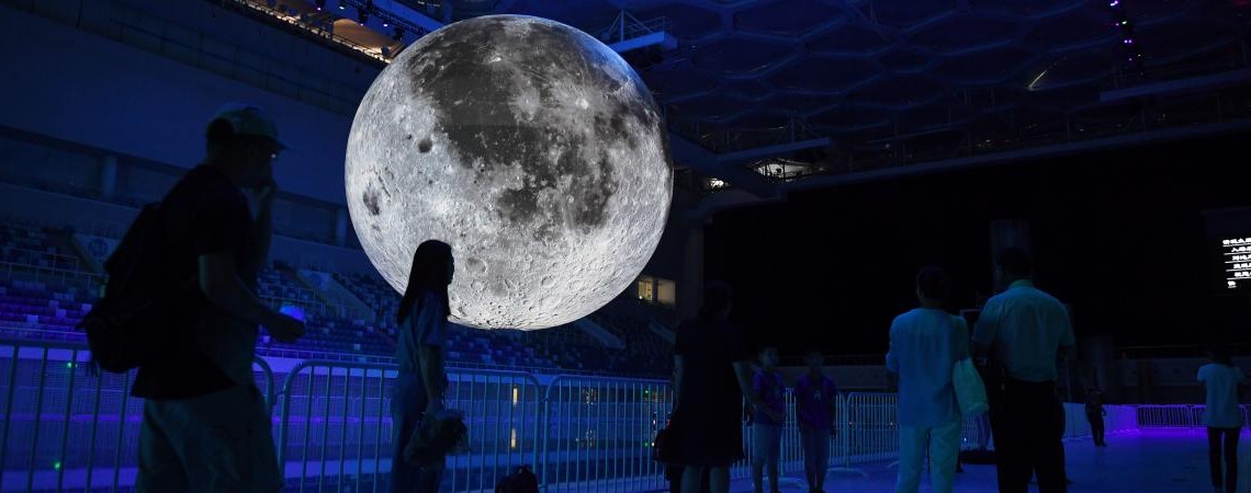 الصين تعمل على قمر صناعي يعكس ضوء الشمس على الأرض