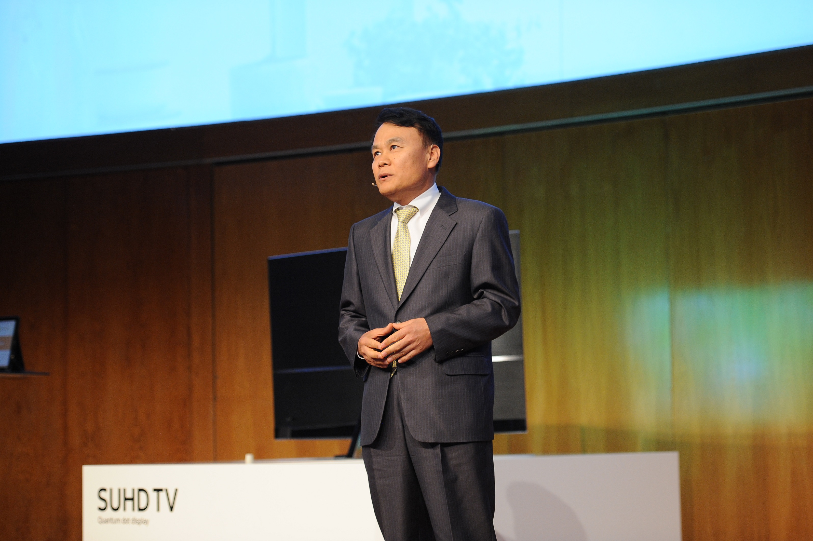 Samsung MENA, President_C.R Lee at 2016 MENA Forum_Image1