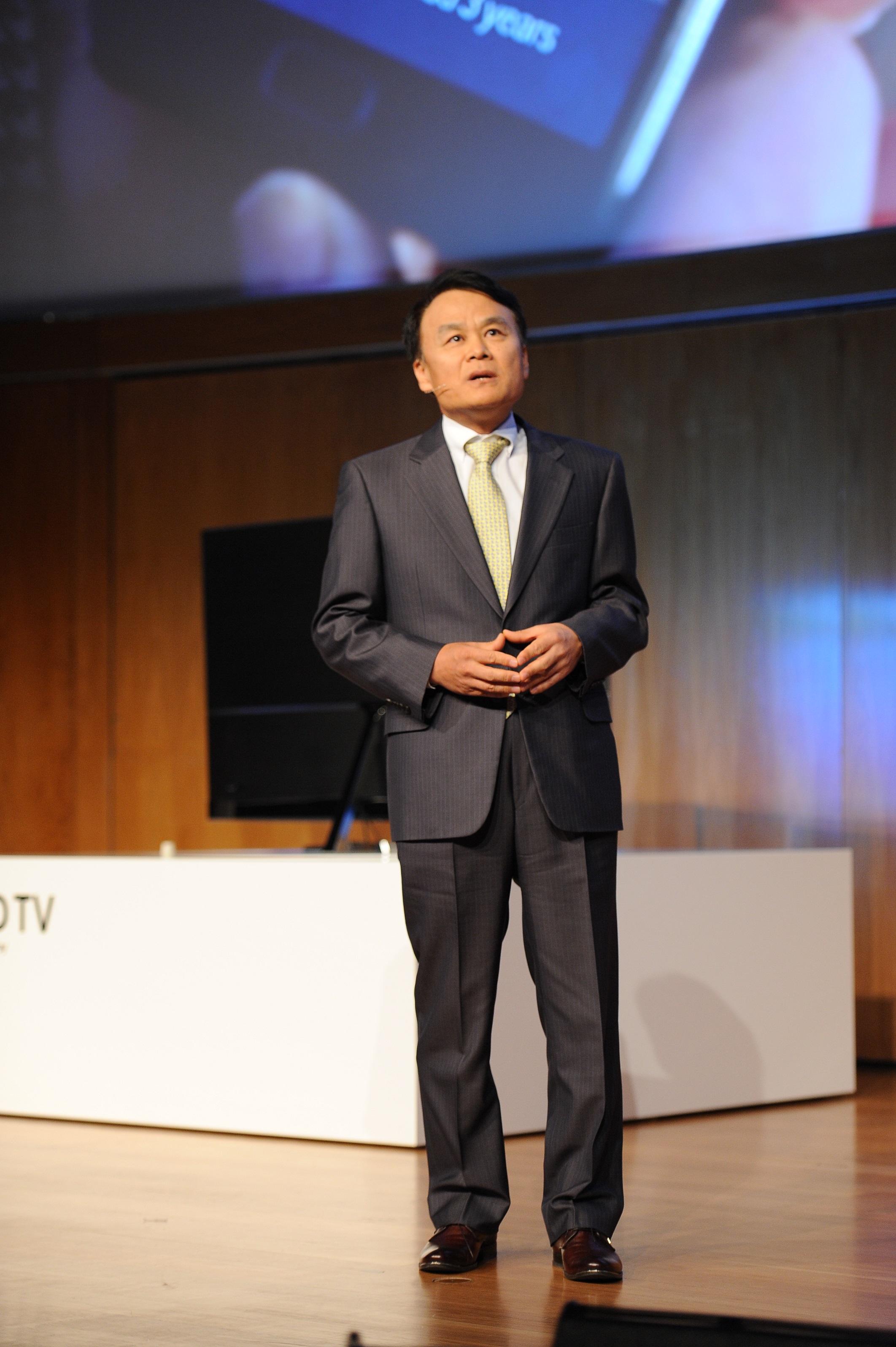 Samsung MENA, President_C.R Lee at 2016 MENA Forum_Image3